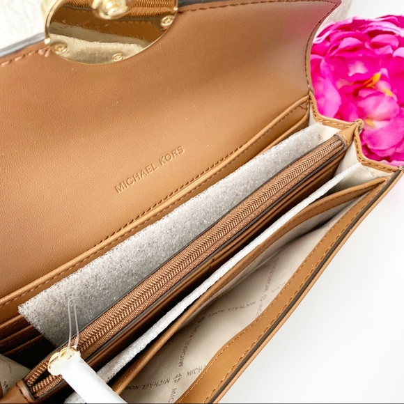 Michael Kors Jet Set Tote and Wallet Set - Picture 3 of 12